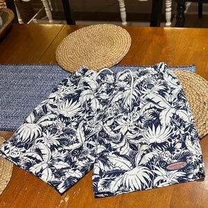 Vineyard Vines Men's Navy and White swim trunks excellent condition